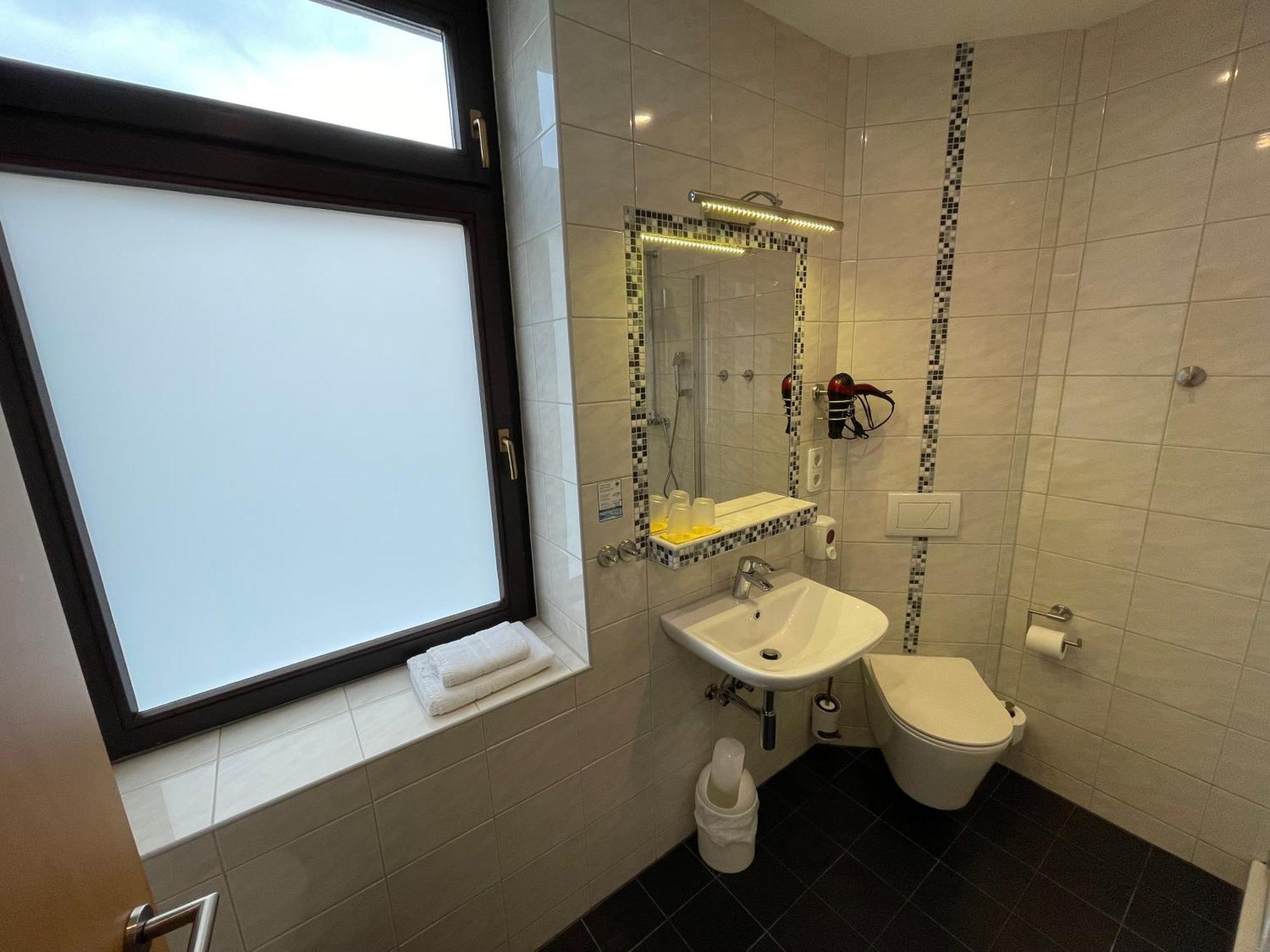 Avenue Das Gaestehaus Chemnitz Ngoại thất bức ảnh