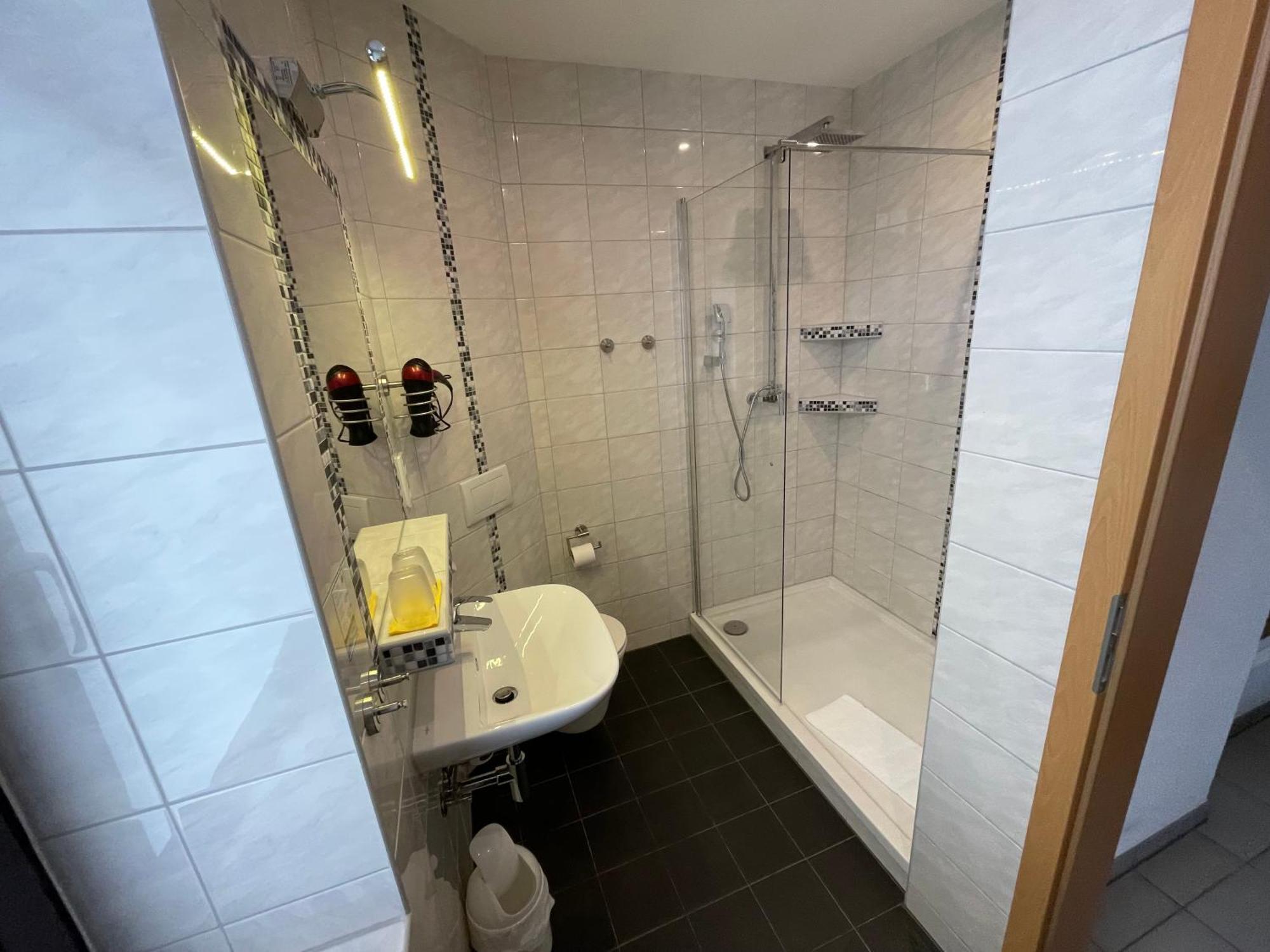 Avenue Das Gaestehaus Chemnitz Ngoại thất bức ảnh